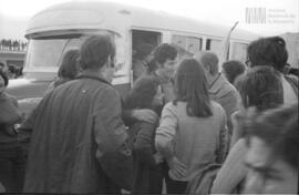 Fotografía de movilización a Ezeiza por el regreso de presos políticos liberados