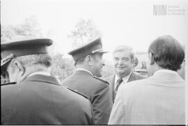 Fotografía de autoridades civiles y militares en acto conmemorativo del 164 aniversario de la Bat...