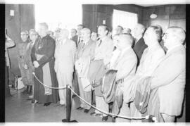 Fotografía de la asunción de Mario Benjamín Menéndez como Gobernador