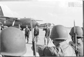 Fotografía del Presidente de facto Teniente General Jorge Rafael Videla, y el Comandante del III ...