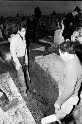 Fotografía de exhumación en el Cementerio de Ezpeleta