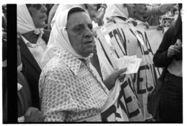 Fotografía de marcha de Madres de Plaza de Mayo