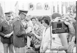 Fotografía de entrega de "Medallas de Campaña" en acto conmemorativo del 164 aniversari...