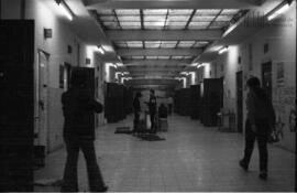 Fotografía de jóvenes  detenidos en un pabellón de la cárcel de Villa Devoto