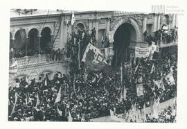 Fotografía de manifestación por la asunción de Héctor José Cámpora