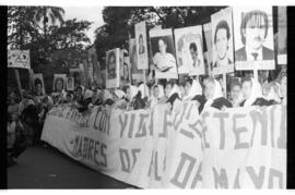Fotografía de Madres de Plaza de Mayo en la marcha contra la amnistía