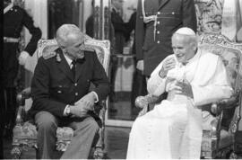 Fotografía de Leopoldo Fortunato Galtieri y Juan Pablo II