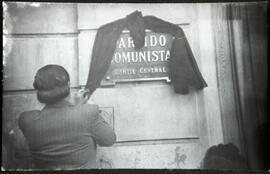 Fotografía del frente de un local del Partido Comunista